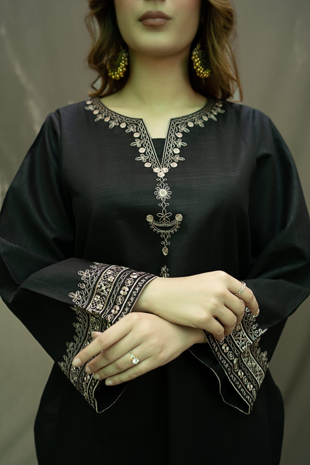 Black Iris Embroidered 2pcs